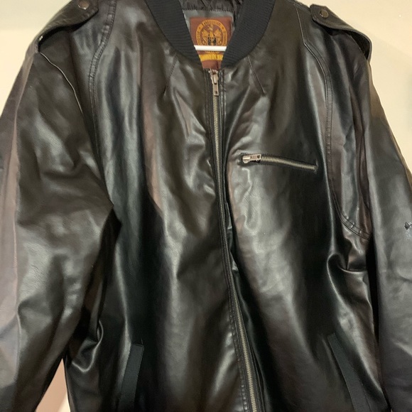Leather jacket - Picture 2 of 2